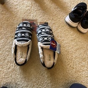 Dearfoam slippers size 9-10 large